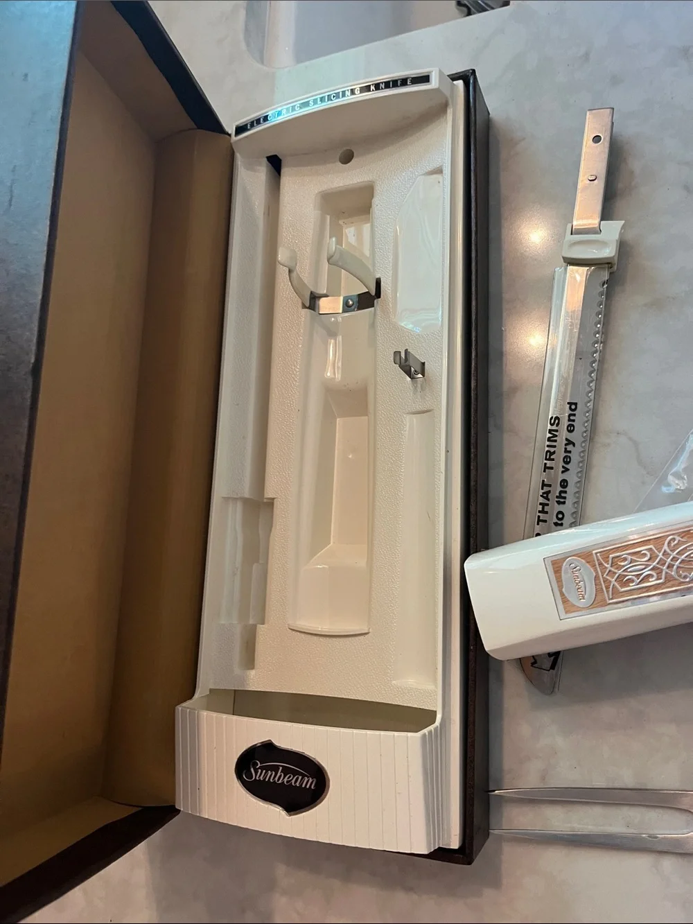 VTG sunbeam slicing knife set.  Carving set good working condition.  Box damaged